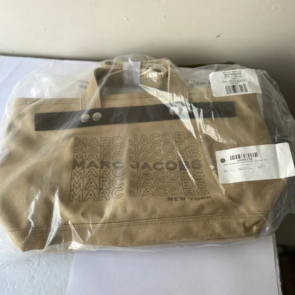 NWT• Marc Jacobs University Medium Canvas Tote Bag in Oat Tan Beige M0016405 - Picture 5 of 9